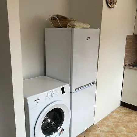 Lux * Κάρλοβι Βάρι